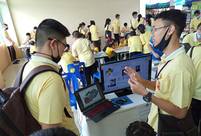 กิจกรรม แสดง เทคโนโลยีหุ่นยนต์ เนื่องในวันวิทยาศาสตร์และวันแม่แห่งชาติ ณ. โรงเรียน สุคนธีรวิทย์ นครปฐม Zone เทคโนโลยีสื่อการสอน วิชาหุ่นยนต์ 3d eLearning, ประดิษฐ์หุ่นยนต์ Online บน tablet